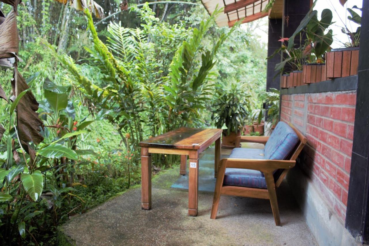 Hostal Zafiro Mindo Ngoại thất bức ảnh
