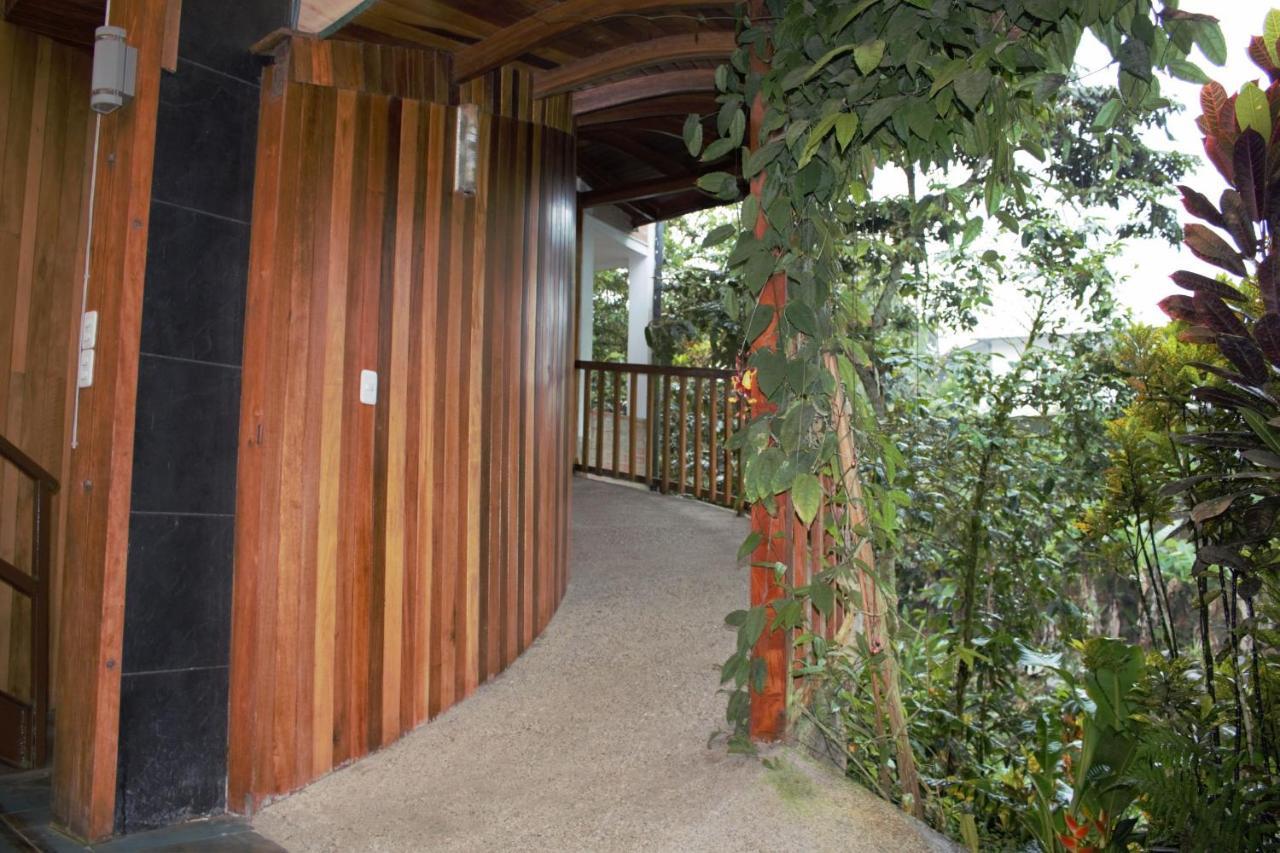 Hostal Zafiro Mindo Ngoại thất bức ảnh
