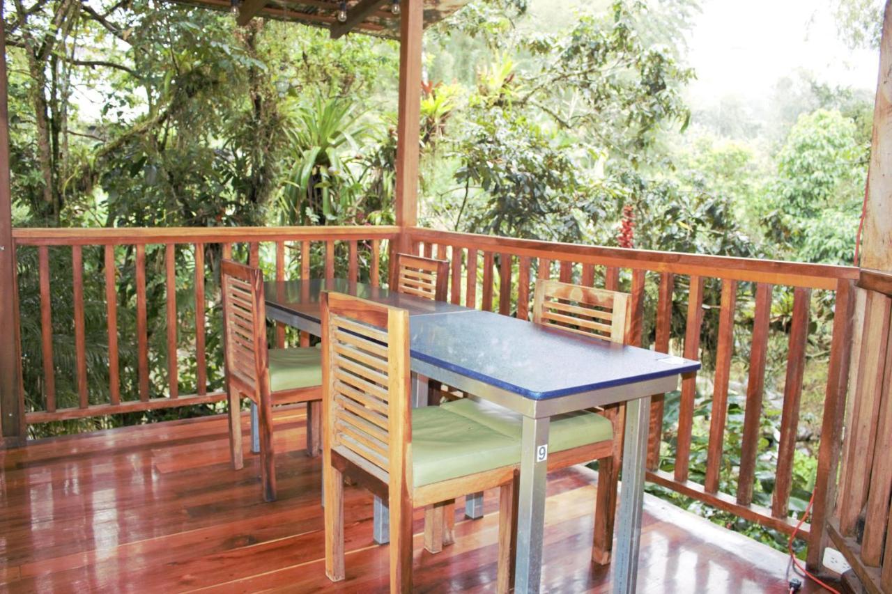 Hostal Zafiro Mindo Ngoại thất bức ảnh