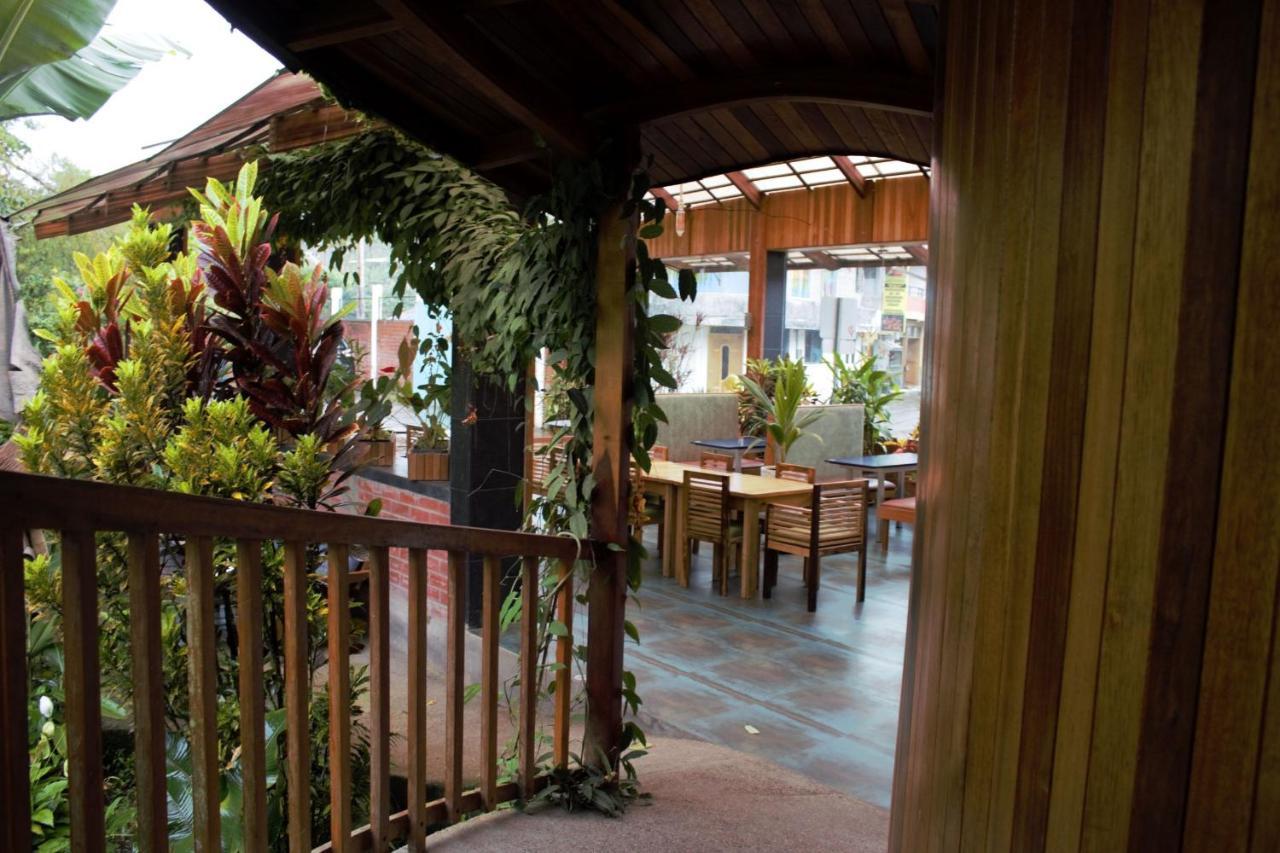 Hostal Zafiro Mindo Ngoại thất bức ảnh