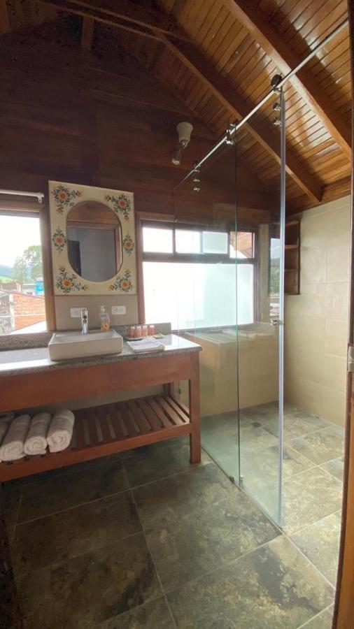 Hostal Zafiro Mindo Ngoại thất bức ảnh