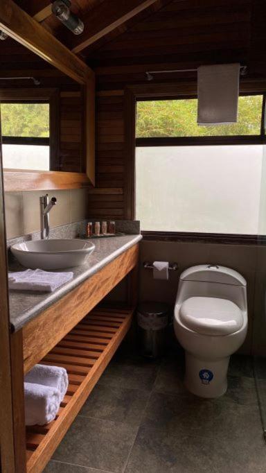 Hostal Zafiro Mindo Ngoại thất bức ảnh