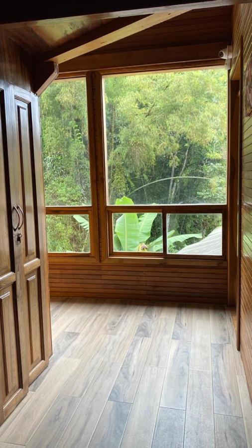 Hostal Zafiro Mindo Ngoại thất bức ảnh